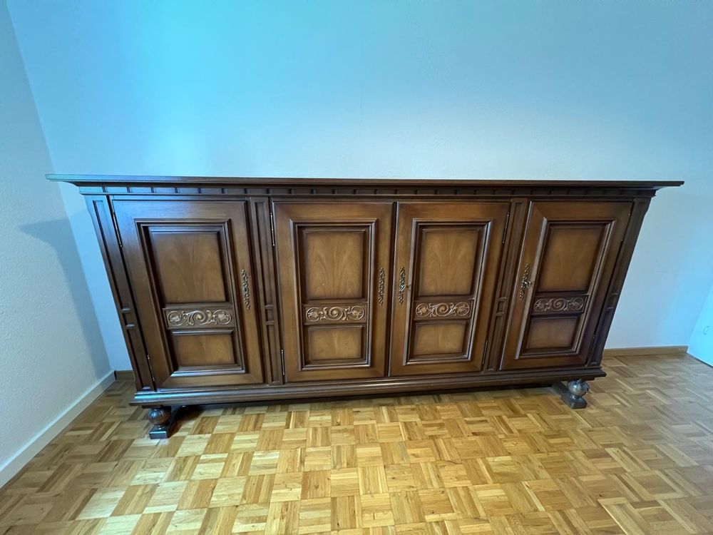 Commodes: Wunderschönes Buffet/Anrichte aus Massivholz, Top Zustand! – D'occasion à Bazenheid par Fabian911