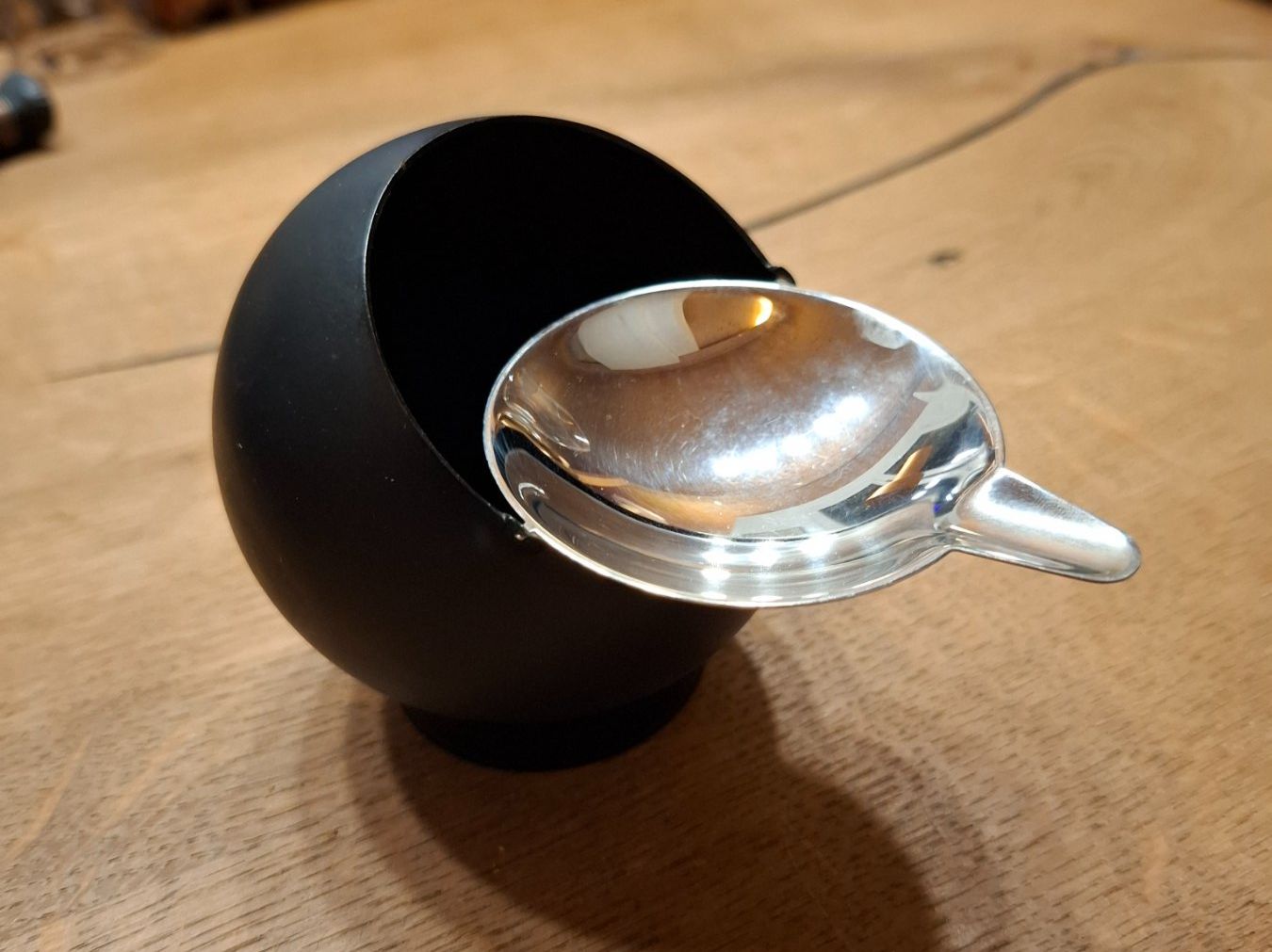 Portacenere: Space Age Quist Kugelascher / Aschenbecher in schwarz/silber – Usato da Schlieren venduto da Norauro 2