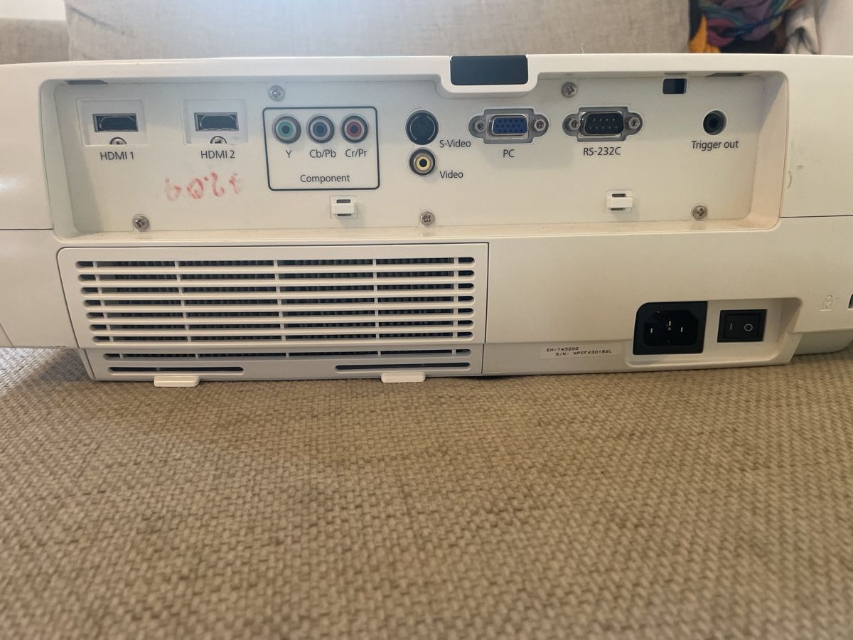 Epson Videoprojektoren: Epson EH-TW3200 Beamer – Gebraucht aus Winterthur von Dominik03 4