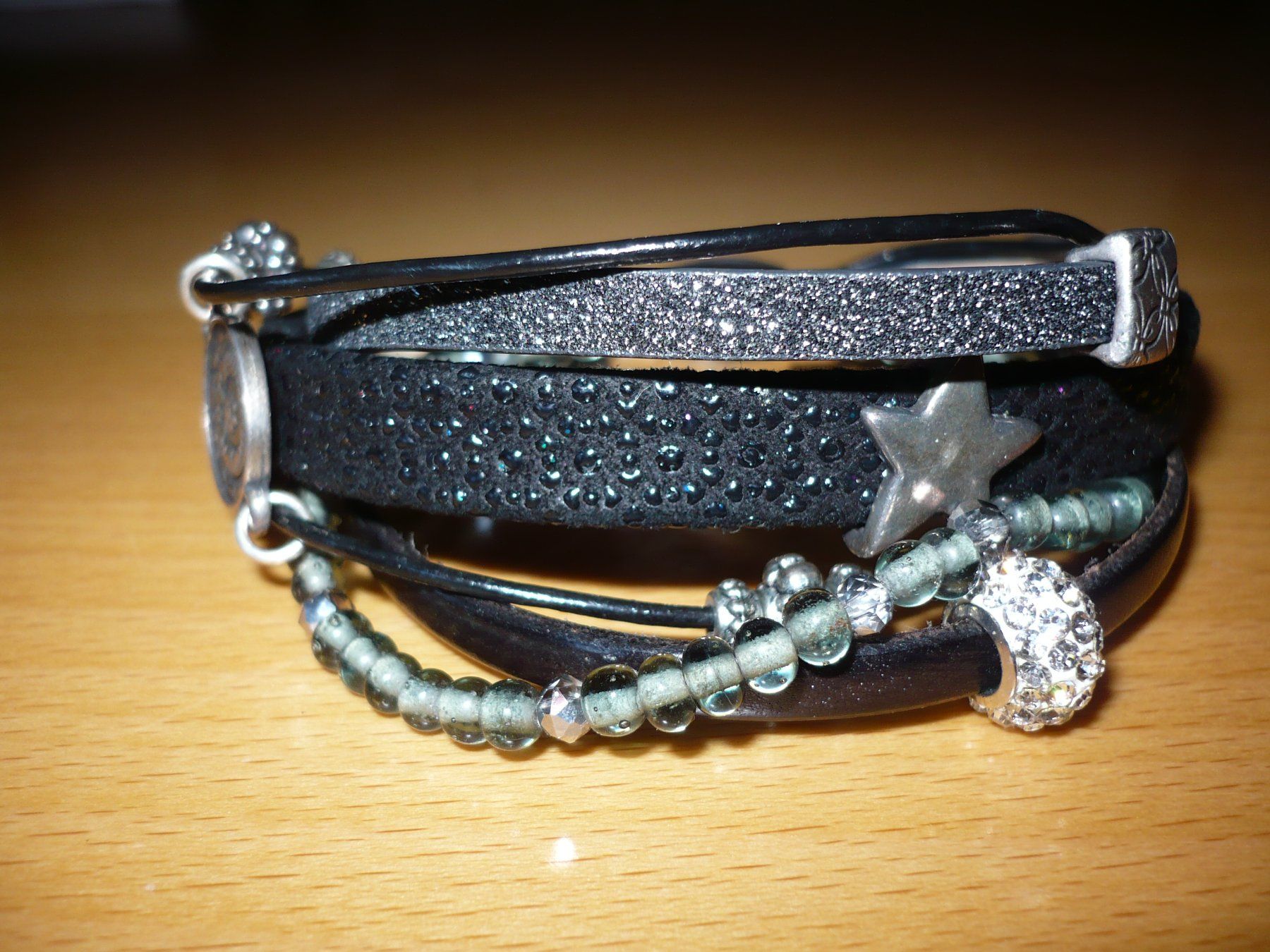 Bracciali & Braccialetti: elegantes Leder Armband – Usato da Merzligen venduto da Marthe22 2