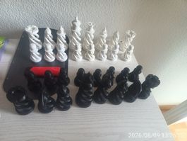 Schachfiguren, Schachfiguren ohne Schachbrett. Material: Kun