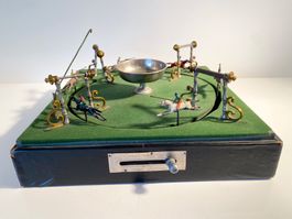 Antikes mechanisches Pferderennbahn Spiel Rarität