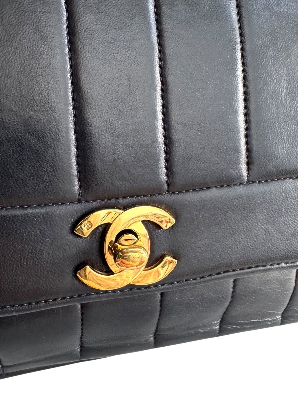 Chanel Borse da donna: CHANEL Lambskin Vertical Flap Bag – Usato da Kriens venduto da hannaandkiko 6