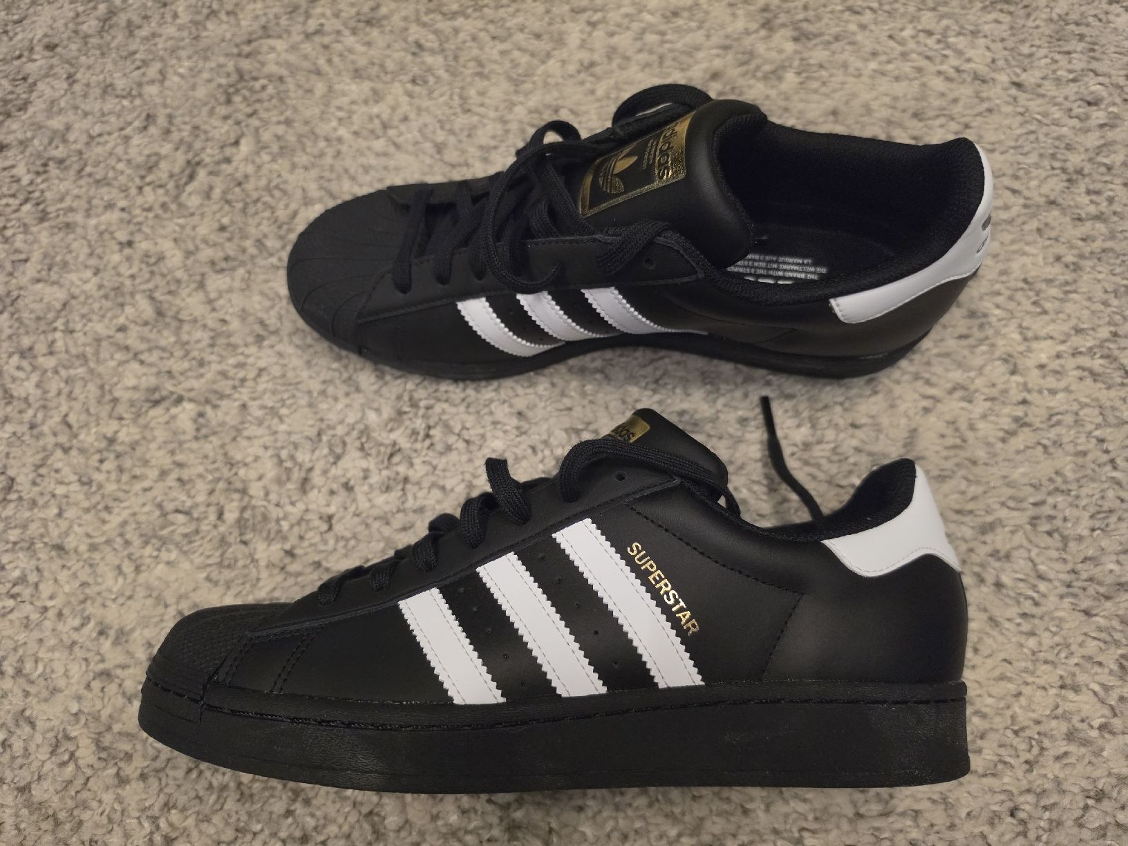 Adidas Scarpe da uomo: NEUE Adidas Superstar der Grösse 44 – Nuovo (secondo la descrizione) da Embrach venduto da Flyroebi 1