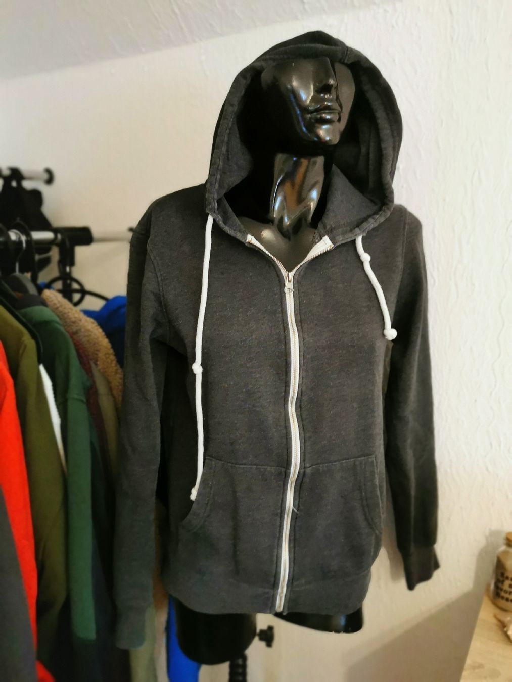 Giacche: Graue Kapuzenjacke pier one – Usato da Balsthal venduto da Leila_Luna 1