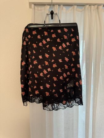 Blumenrock mit Spitze Grösse S - perfekt für Sommer/Herbst