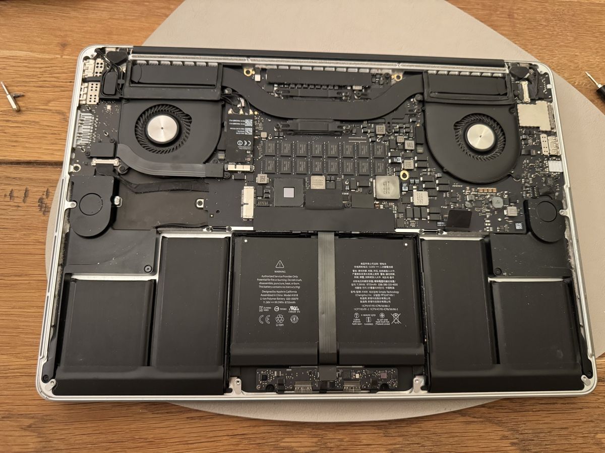 Apple Notebooks: MacBook Pro 15” (2015) – Defekt aus Adliswil von Busys 5