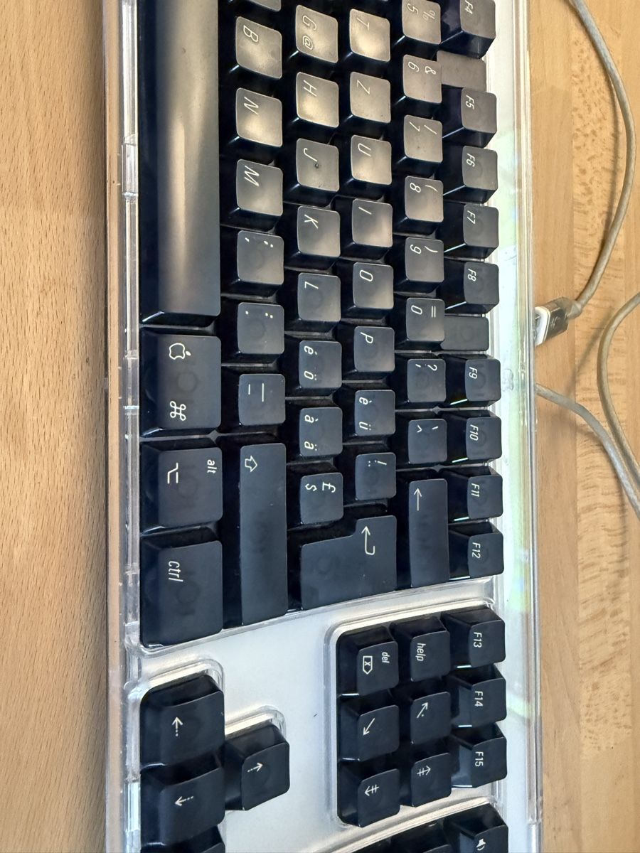 Apple Tastiere: Clavier Apple Pro avec pavé numérique - Filaire – Usato da Kloten venduto da Mumiiin 2