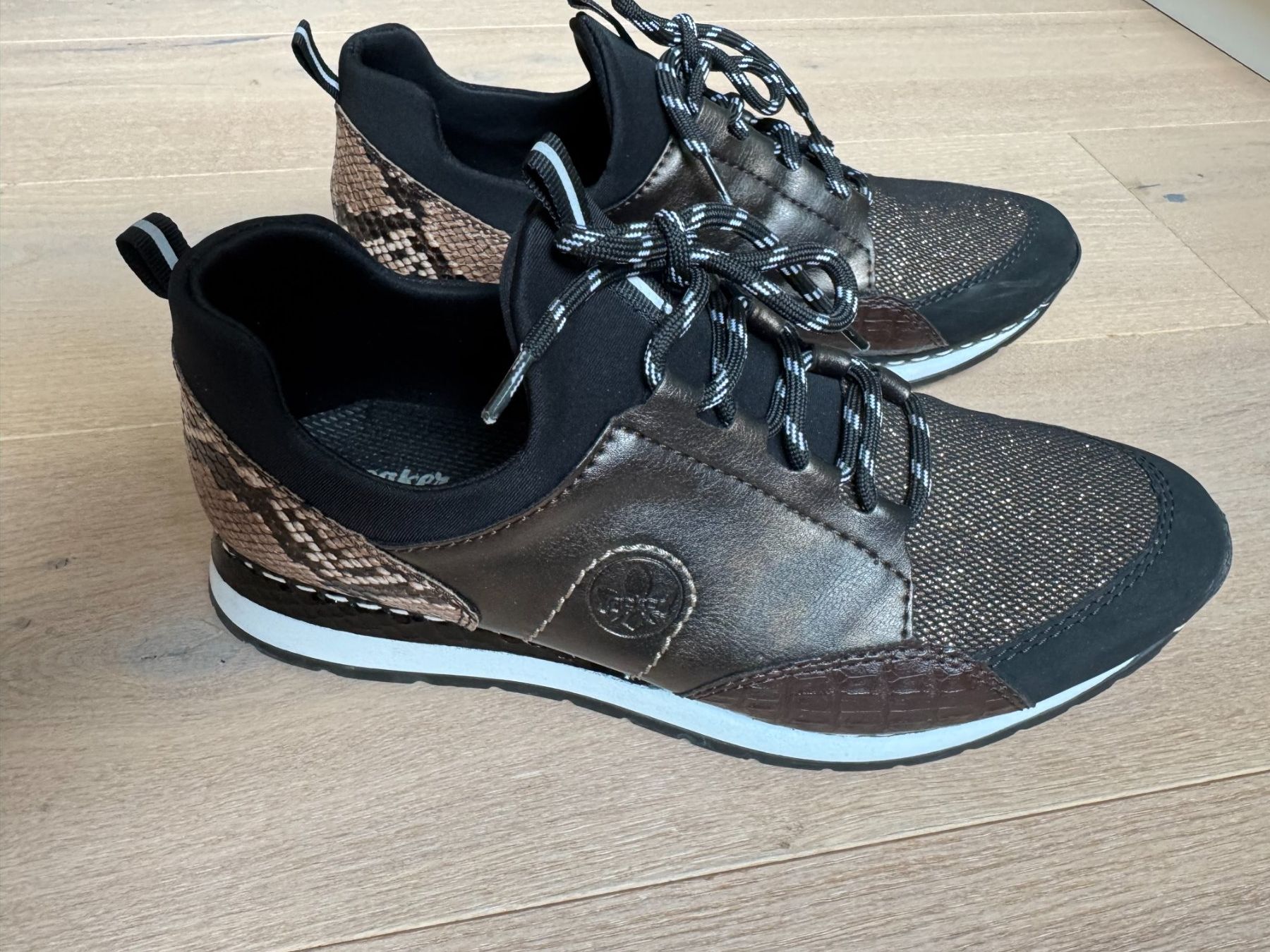 Rieker Scarpe da donna: rieker Freizeitschuhe, Gr. 42 – Usato da Siebnen venduto da Trans-Am 1