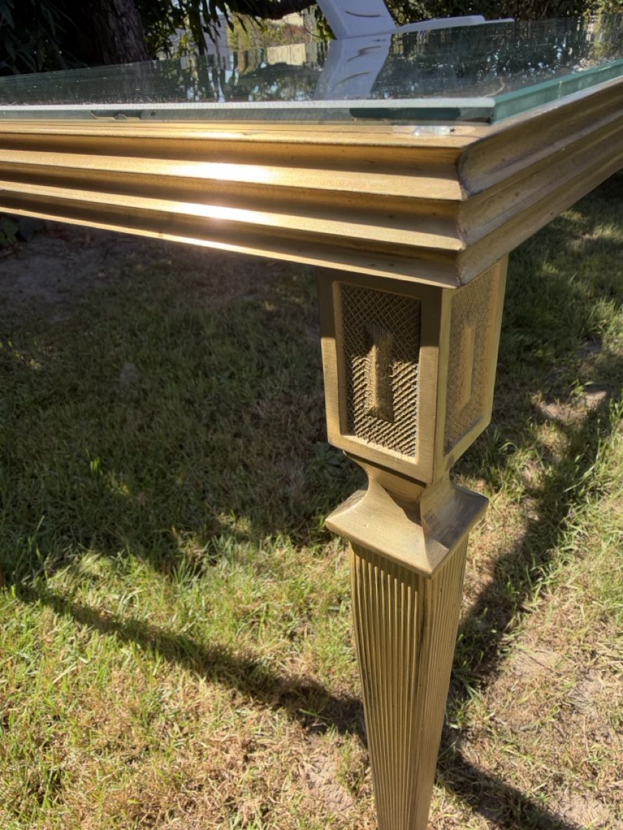 Tische: Couchtisch mit Glasplatte und Messinggestell – Gebraucht aus Marly von lot_s7fx 5