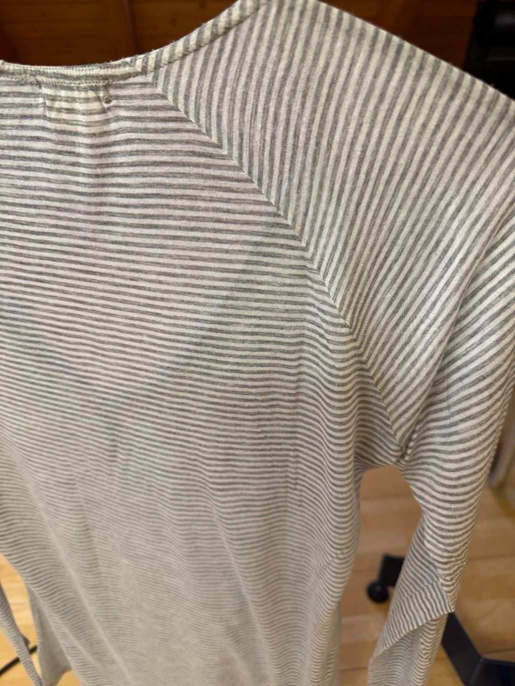 T-Shirts: Transit Langarmshirt, grau weiss gestreift – Gebraucht aus Stäfa von Mofi8712 2