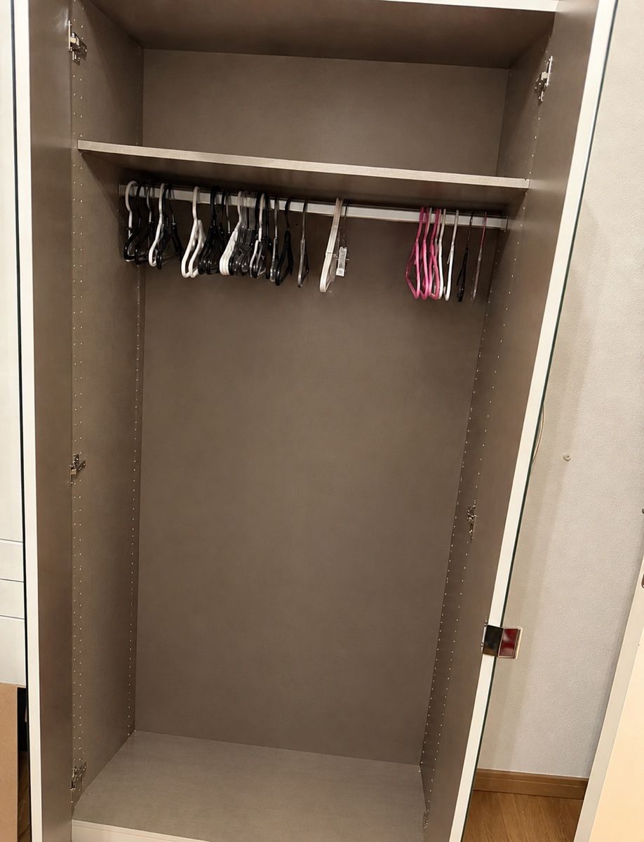 Schränke: Kleiderschrank in glanzweiss – Gebraucht aus Reiden von Crick 2