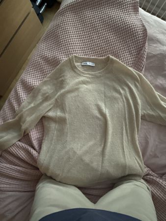 Pull Zara  , moyenne état , parfais. Pour mis saison 