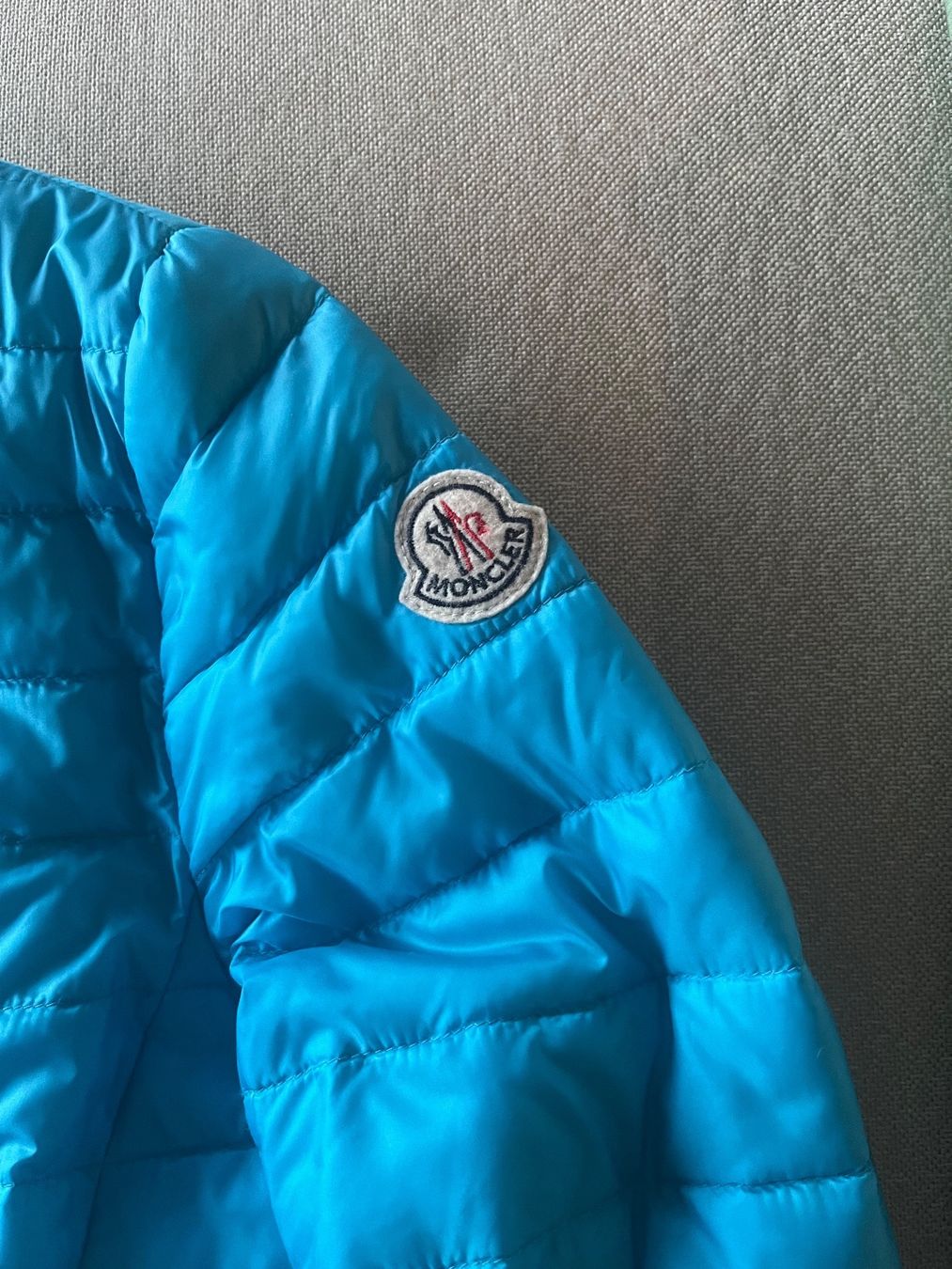 Giacche: Moncler doudoune réversible – Nuovo (secondo la descrizione) da Geneve venduto da orange1957