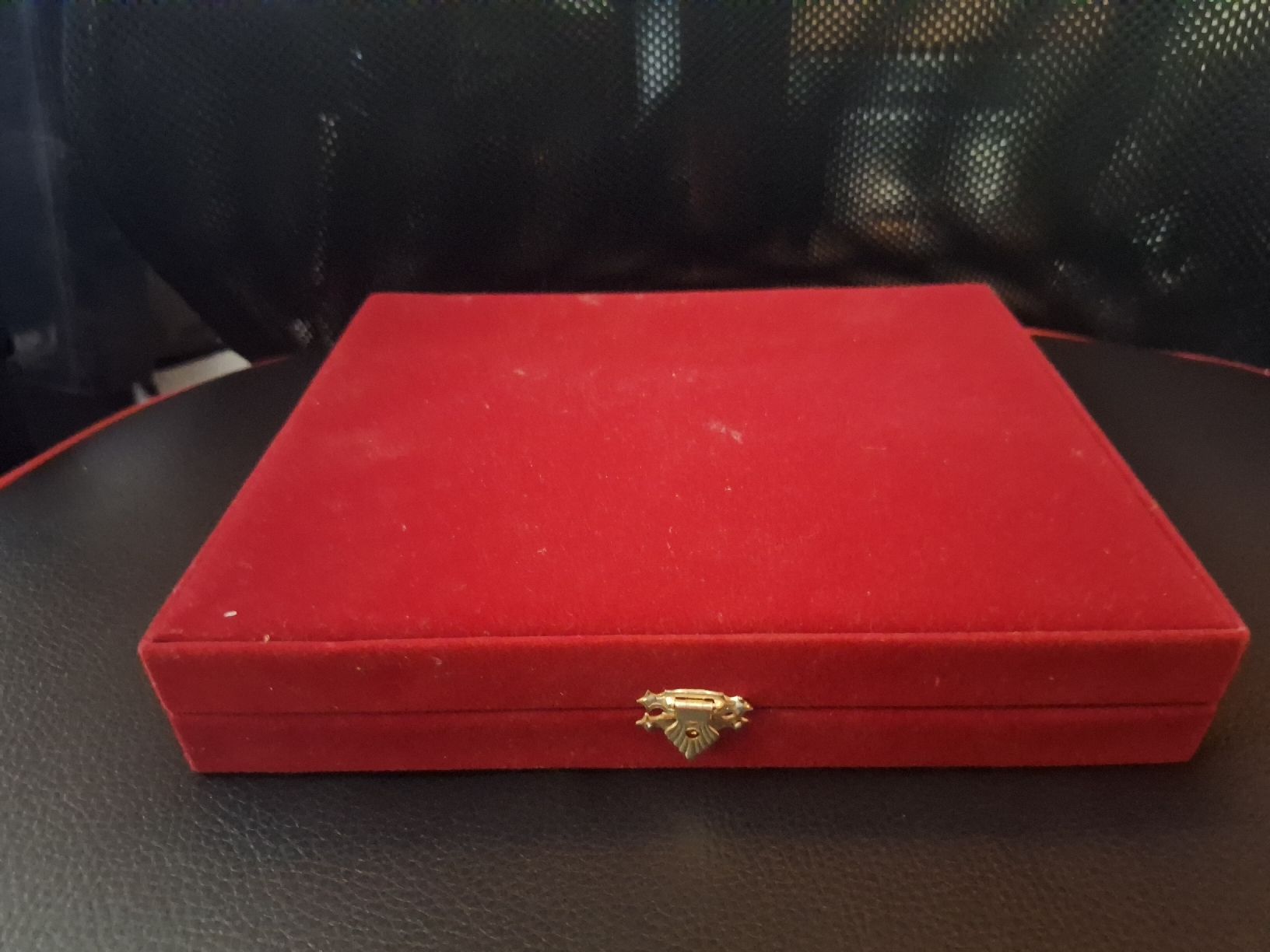 Ketten: Collier  avec pendentifs chiens dans coffret – Gebraucht aus Tannay von v1n1p00h 1