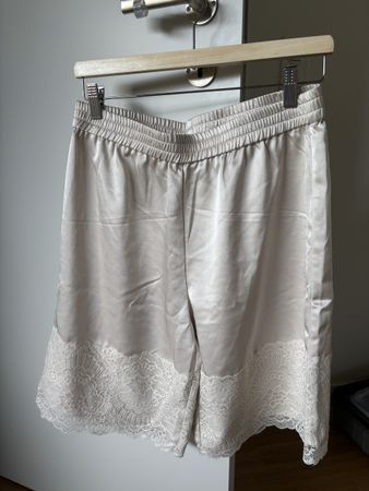 Long shorts creme weiss mit spitzen Frakment S/M
