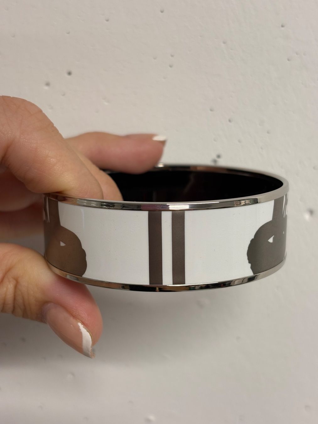 Hermès Armbänder & -reifen: Hermès Armreif "Brides de Gala" weiss Emaille – Neu (gemäss Beschreibung) aus Regensdorf von secondchancefashion 4