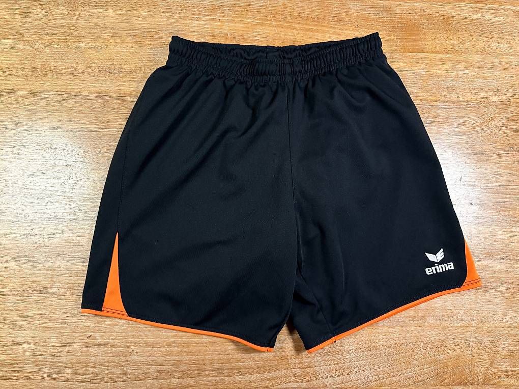 Pantalons: Erima Sporthose Grösse 164 – D'occasion à Pfäffikon ZH par eggisun