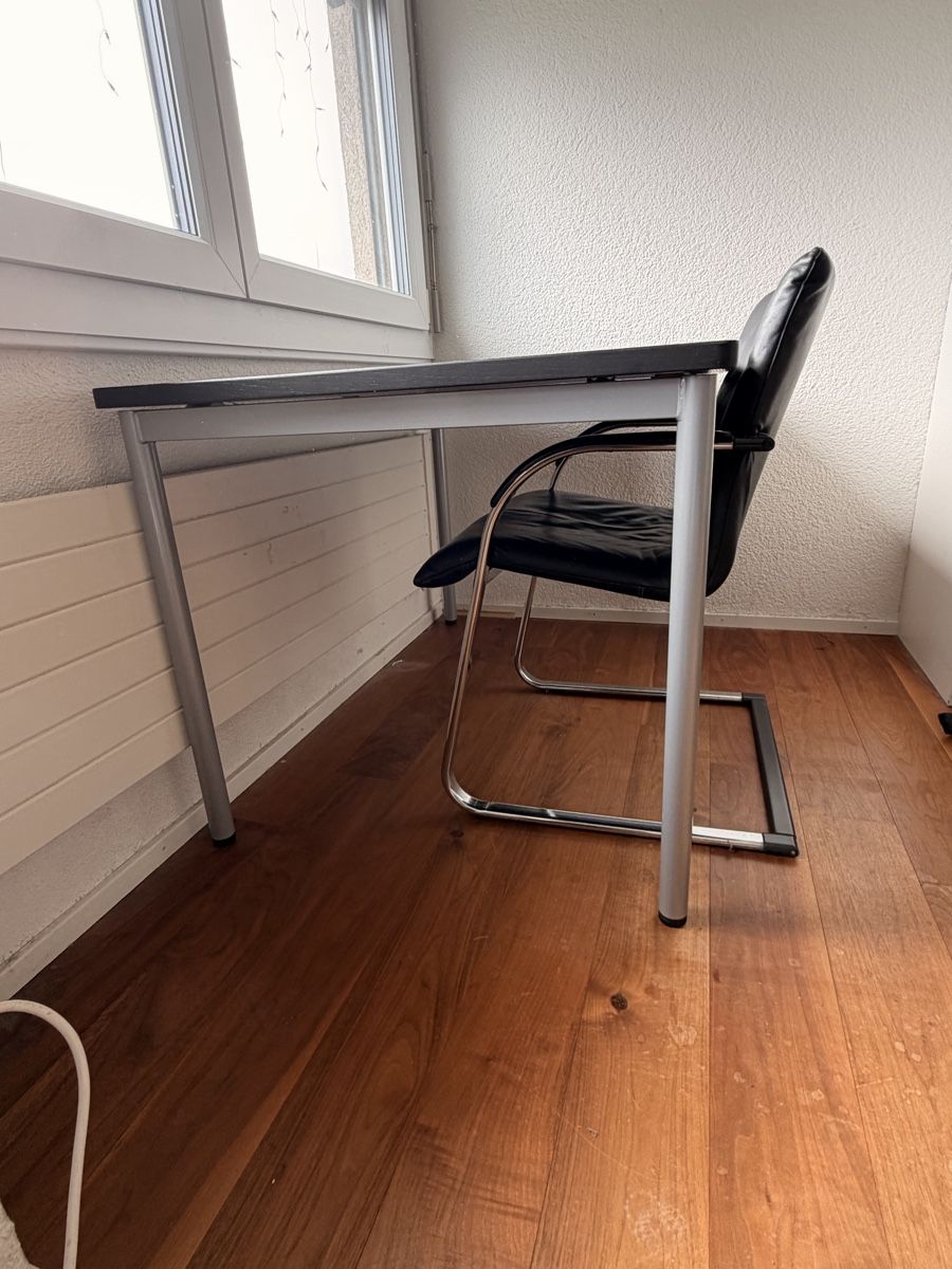 Tischset: Schreibtischtisch & Freischwinger-Stuhl im Set – Gebraucht aus Richterswil von Denhaltnoed