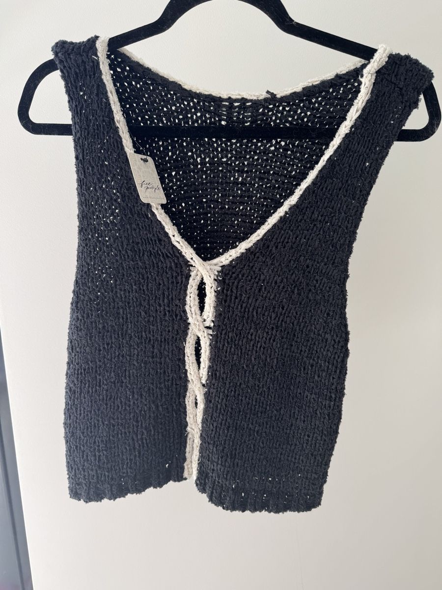 Tops: Free People black & white vest top – Neuf avec emballage d'origine à Zürich par di_archive