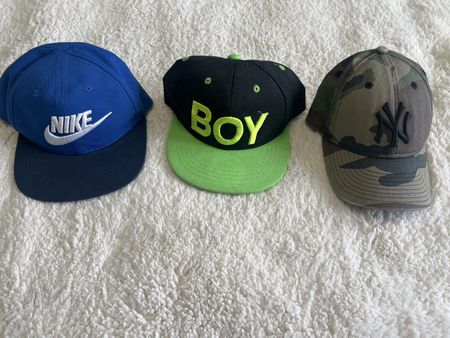 Lot de 3 casquettes enfant 2 à 6 ans réglable