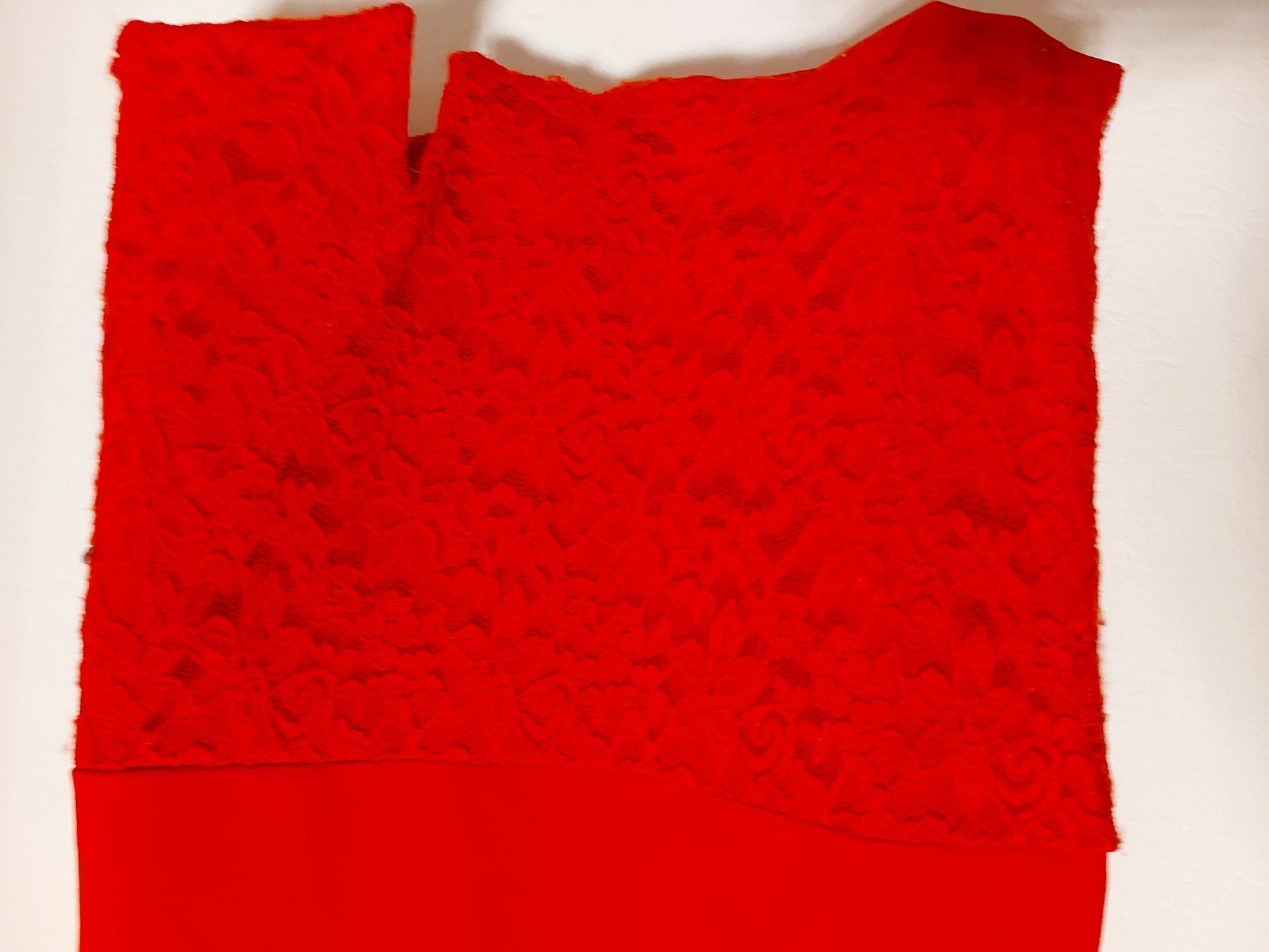 Vestiti: Vestito casual rosso corto elasticizzato e pizzo patch work – Usato da Coldrerio venduto da Addicted2Art 2
