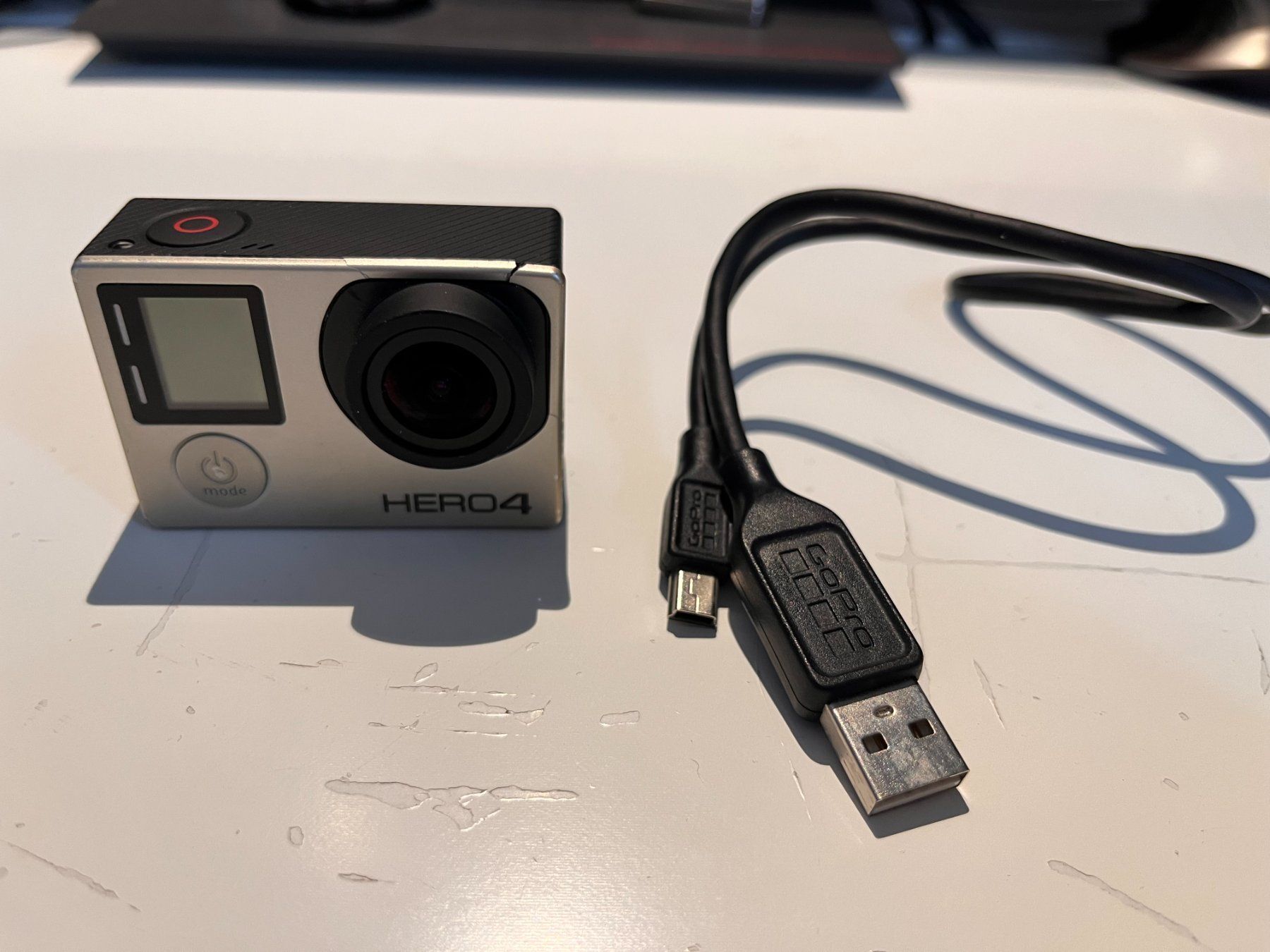 Gopro Action Cam: Go-Pro Hero 4 inkl. USB-Kabel – Usato da Bern venduto da PJB