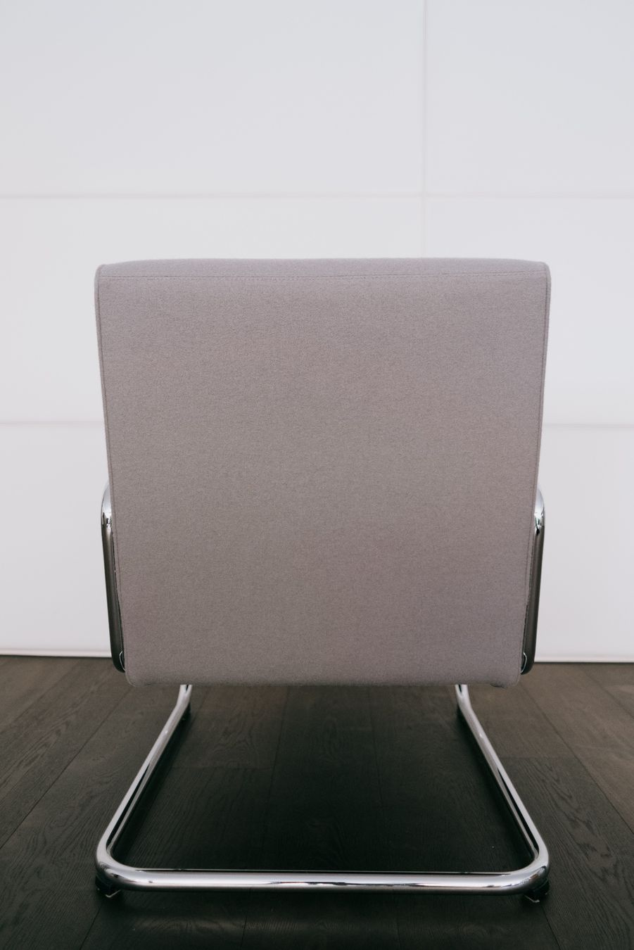 Thonet Poltrone: Thonet Freischwinger-Armsessel m. Hocker S411 – Usato da Baar venduto da Reddot 2