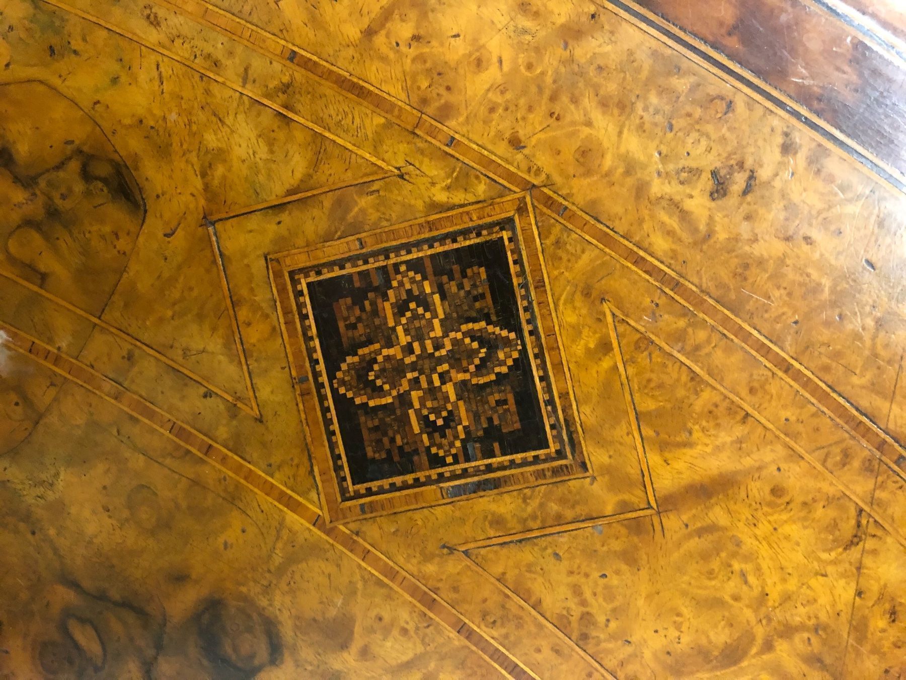 Tavoli: ancienne table – Usato da Lyss venduto da Schmuggler 1