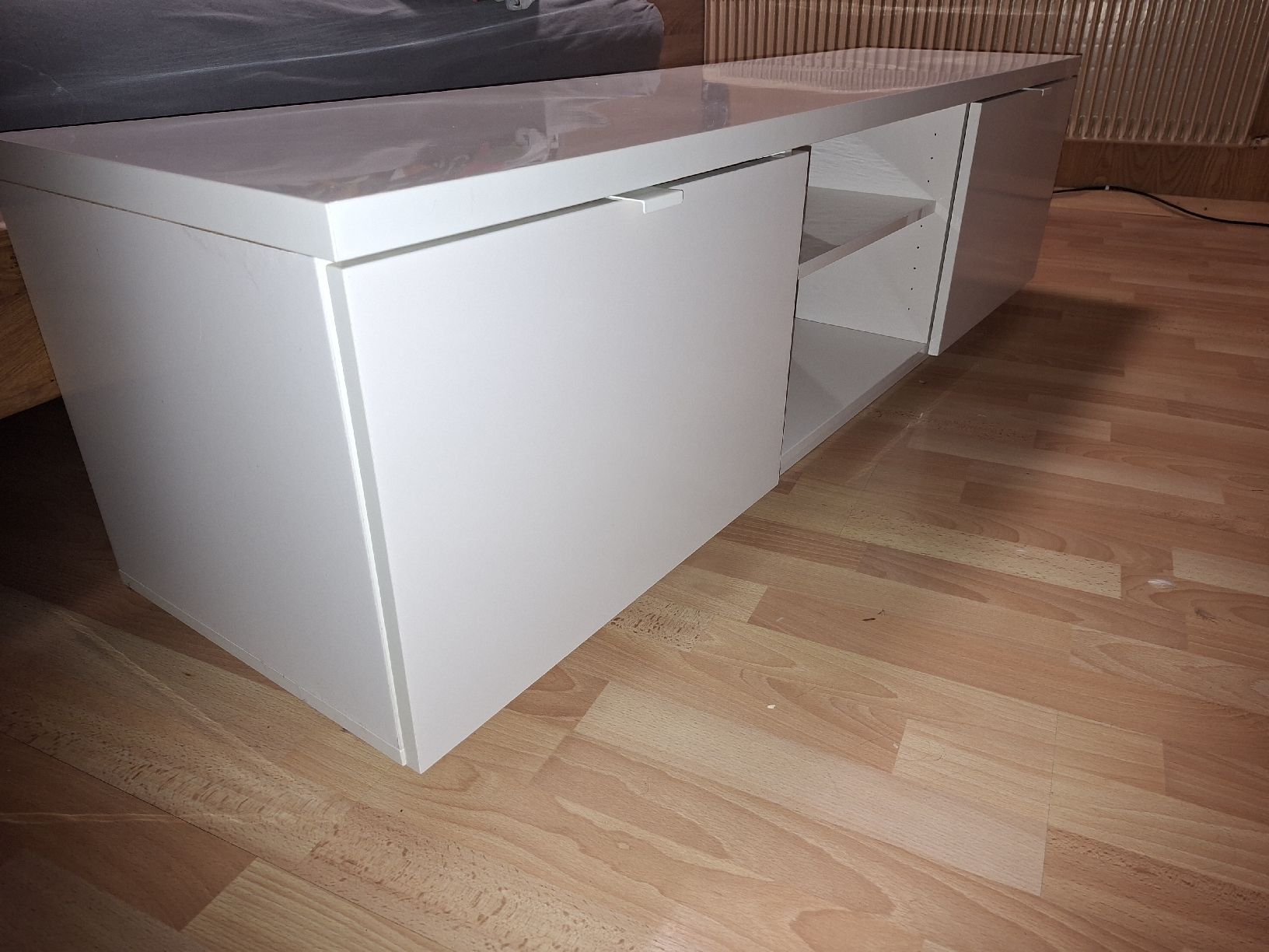 Meubles TV: Weisses TV-Möbel – D'occasion à Kallnach par car_v57g 2