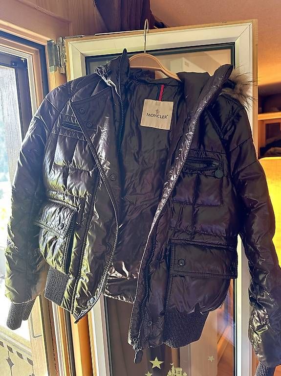 Giacche: Moncler Damenjacke Grösse 1 – Usato da Saanen venduto da mar_h5v5