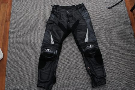 Motorradhose aus Leder "Akito"