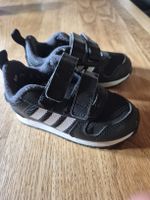 Adidas Kinderschuhe schwarz weiss Grösse 22 gebraucht