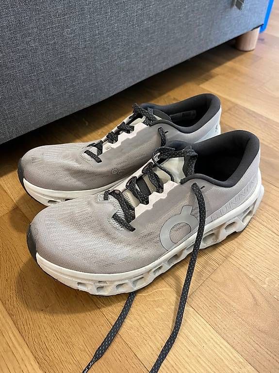 On Damenschuhe: On Cloudmonster 3 weiss/grau Größe 40 – Gebraucht aus Güttingen von sin_6lcy