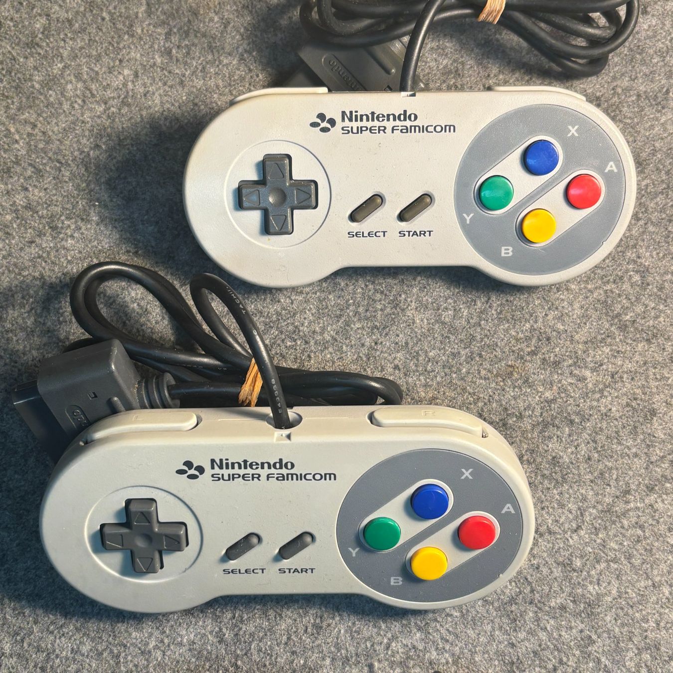 Nintendo Controller: Originale Super Nintendo Controller (SNES) – 2 Stück – Gebraucht aus Mollis von GamingCorner