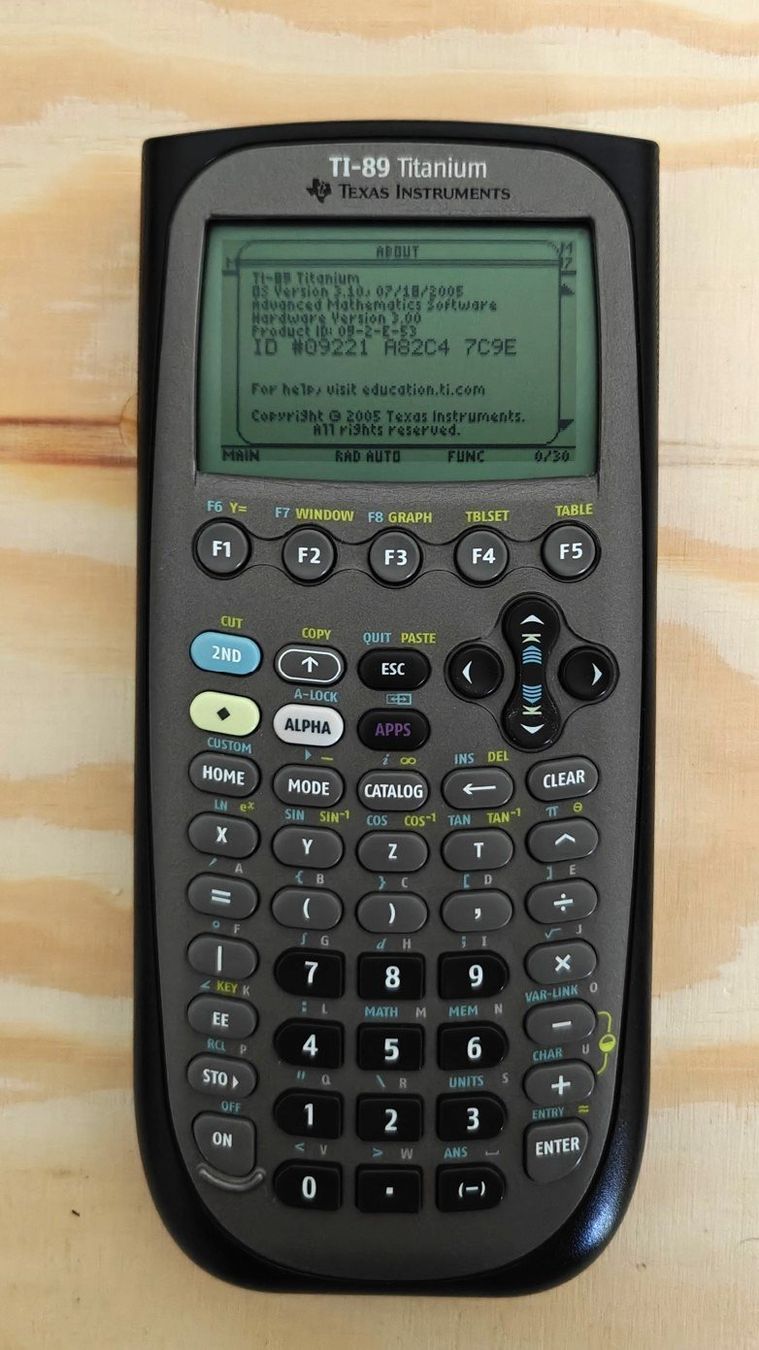 Texas Instruments Calculatrices: Texas Instruments TI-89 Titanium Grafikrechner – D'occasion à Mägenwil par rbr 1