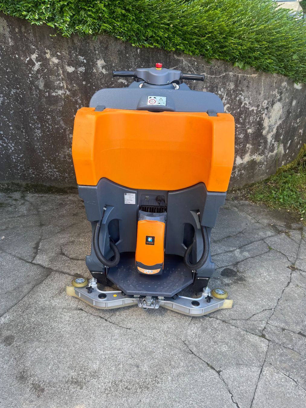Tutte le macchine: TASKI Swingo XP-R Scheuersaugmaschine(taski Wetrok cleanfix) – Usato da Brugg venduto da Vwtiguan1- 2