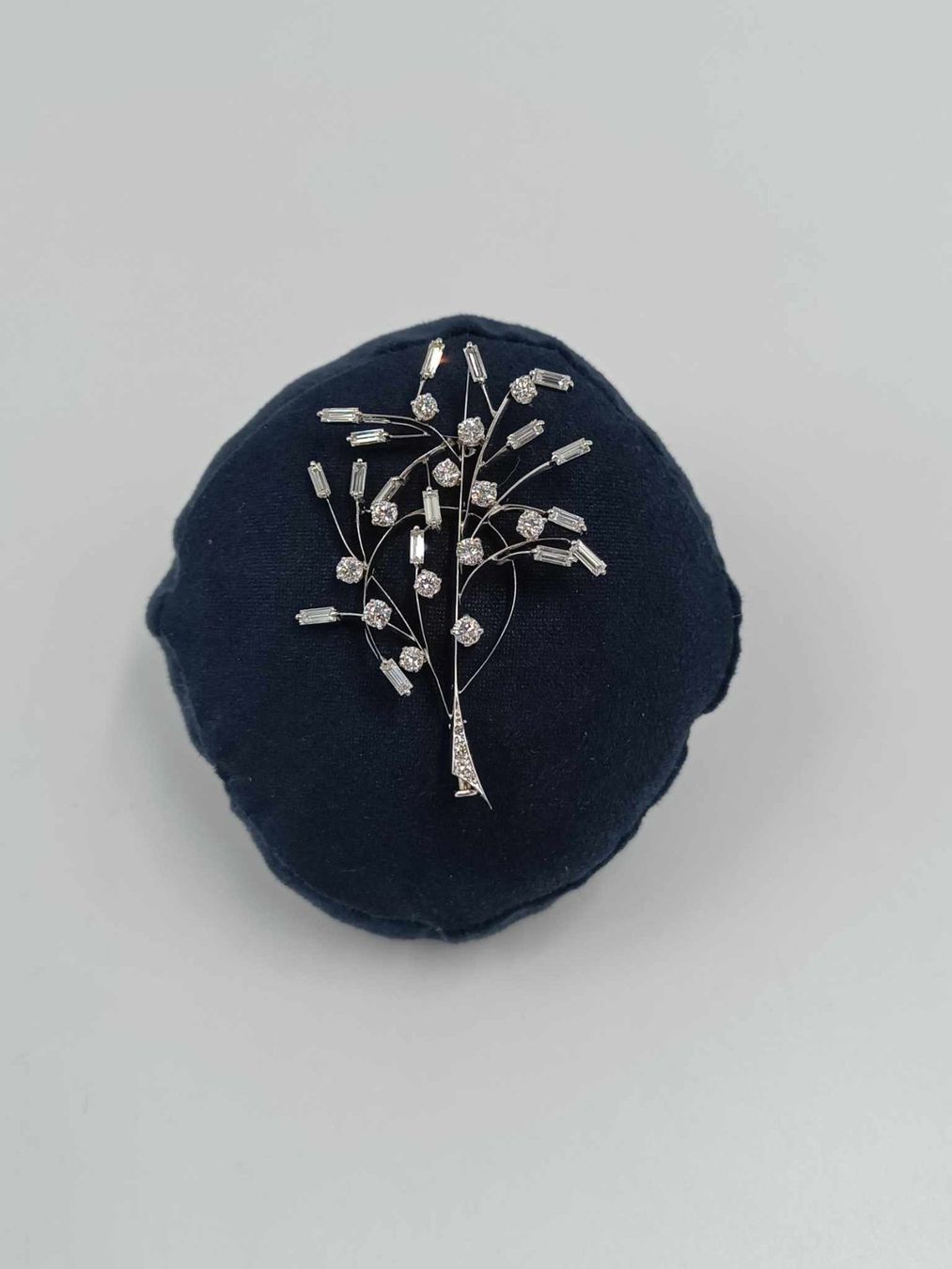 Broschen & Nadeln: DIAMANT BROSCHE IN 750 WEISSGOLD – Gebraucht aus Luzern von EdiGem 4