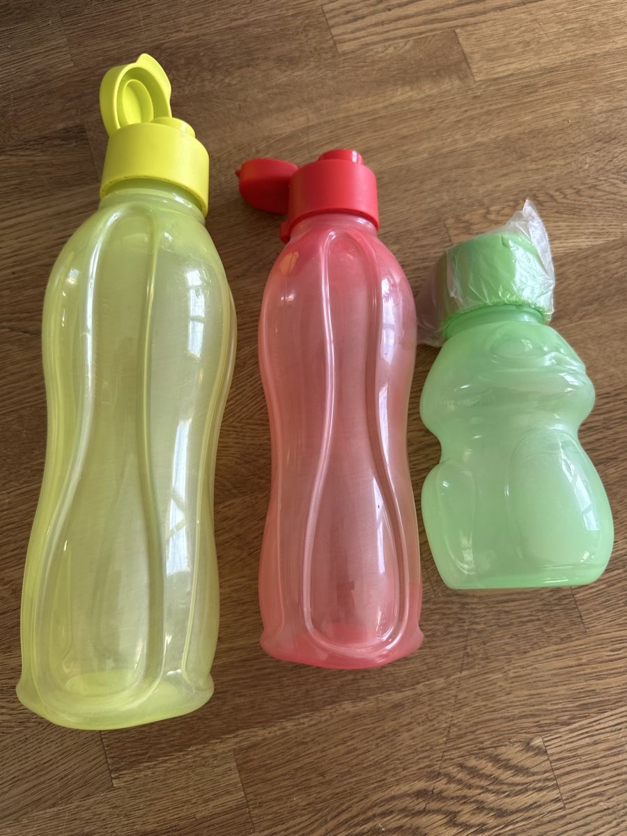 Borracce & Thermos: 3 Tupperware Trinkflaschen, versch Grössen, 2 x neu – Nuovo (secondo la descrizione) da Krauchthal venduto da Kiddy32