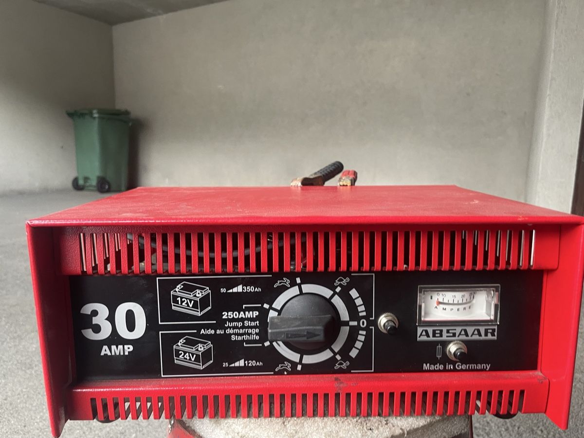 Caricabatterie: Ladegerät Absaar 30 AMP 12V u.24Volt – Usato da Ibach venduto da brunnen55