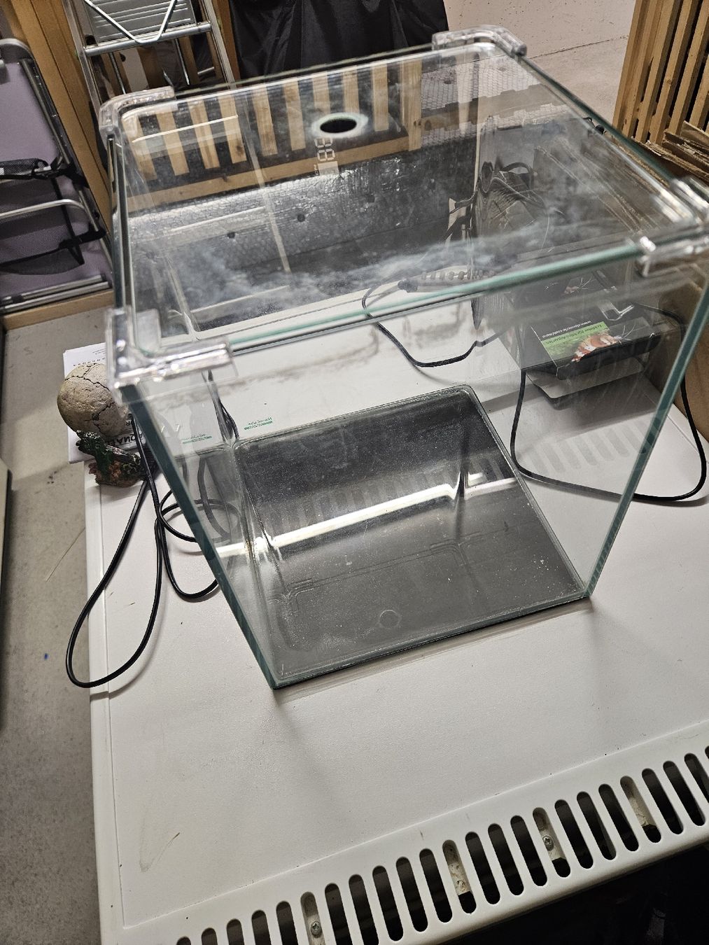 Aquarium: Dennerle nano Cube 20L mit Filter, Heizstab, Lampe usw. – Gebraucht aus Brüttisellen von Thebananaboom 2