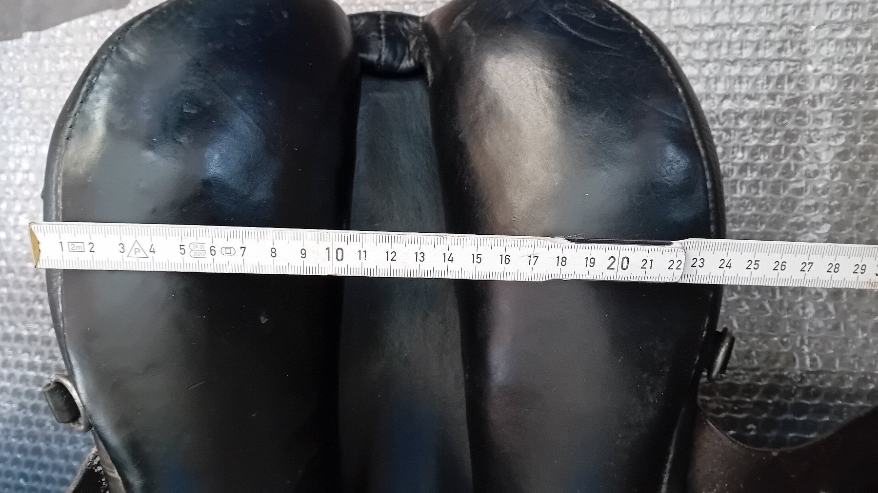 Selle & Accessori: Schöner schwarzer Sattel – Usato da Grenchen venduto da TH2000 3