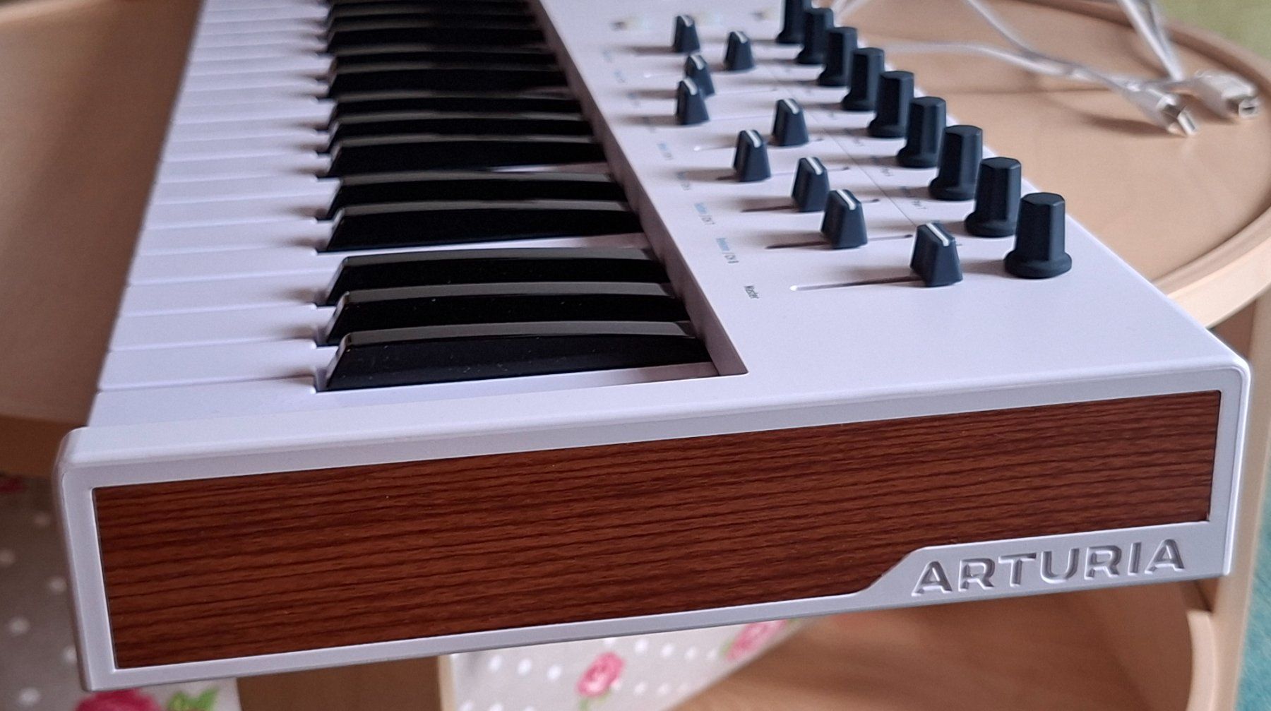 Arturia Strumenti musicali: Arturia Keylab essential 61 MK1, white – Nuovo (secondo la descrizione) da Biberist venduto da Hope40