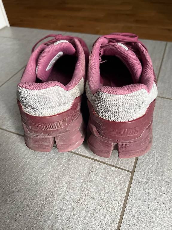 Chaussures hommes: On Schuhe 42.5 – D'occasion à Eschenz par BeHappyandSpreadlove 2