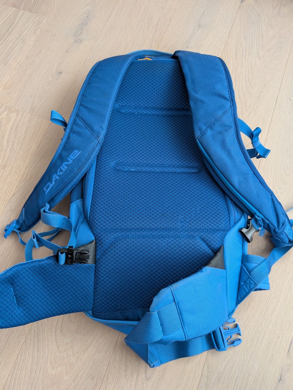 Dakine Zaini: Dakine Heli Pro 24L Rucksack – Usato da Münsingen venduto da Phibe59 1