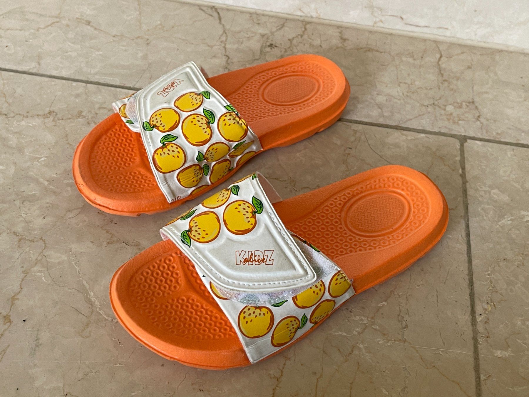 Schuhe für Jungen: Badeschlarpen – Gebraucht aus Berikon von Samira08 2