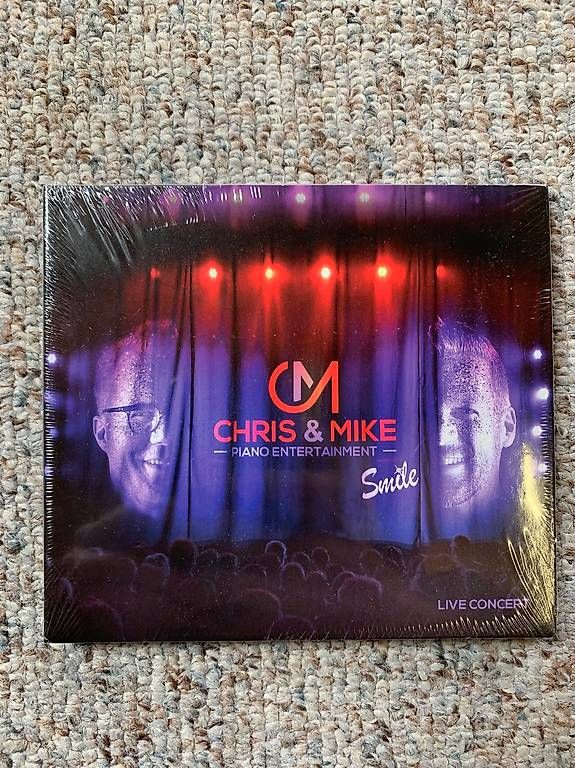 CDs: Chris and Mike Smile CD - neu und orginalverpackt – Gebraucht aus Münchenstein von ThomasEglin