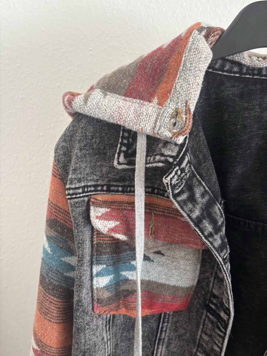 Giacche: Jeansjacke mit Ethno-Muster Grösse L – Nuovo (secondo la descrizione) da Brugg AG venduto da ann_stf7 4
