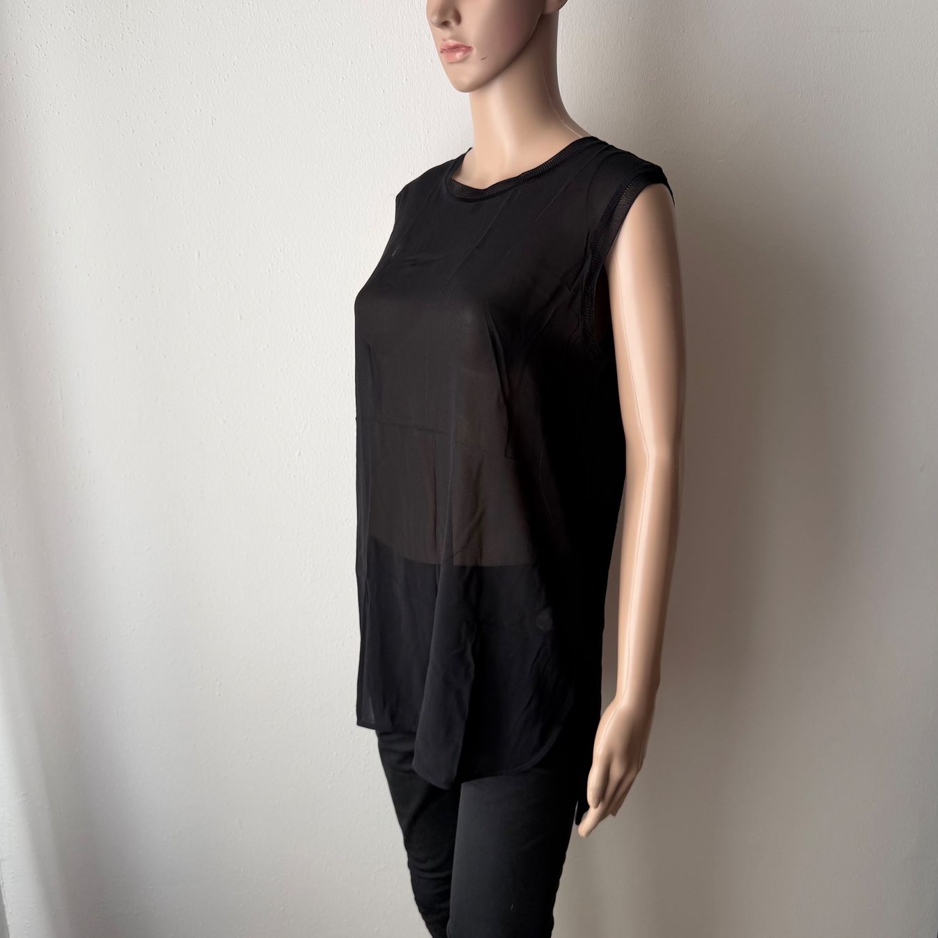 Tops: VINCE Top halbtransparent 🖤 – Gebraucht aus Zürich von ClosetQueen 3