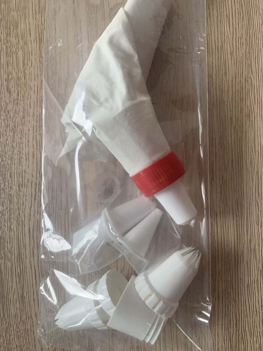 Tutte le decorazioni: Cake Decorating Kit - Roller, Smoothing Tool and Piping Bags – Usato da Immensee venduto da Gitter 3